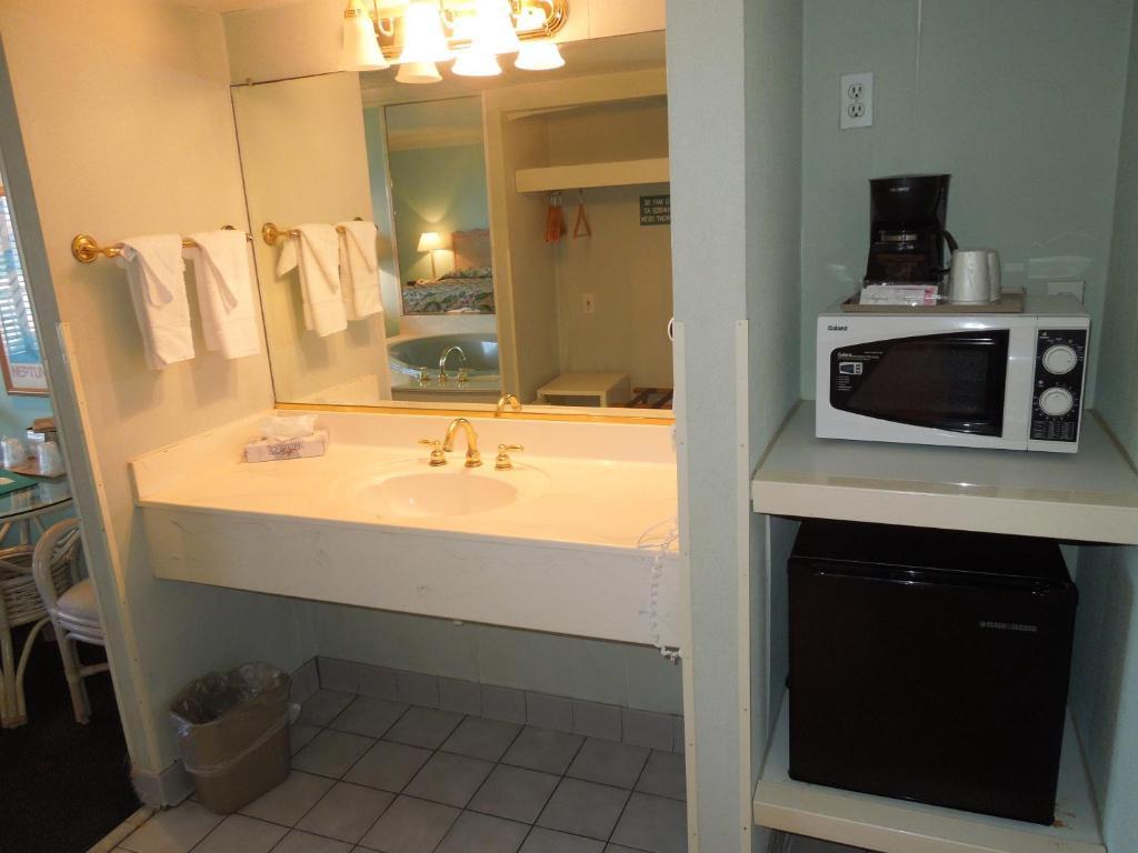 Baymont By Wyndham Virginia Beach Oceanfront Room photo