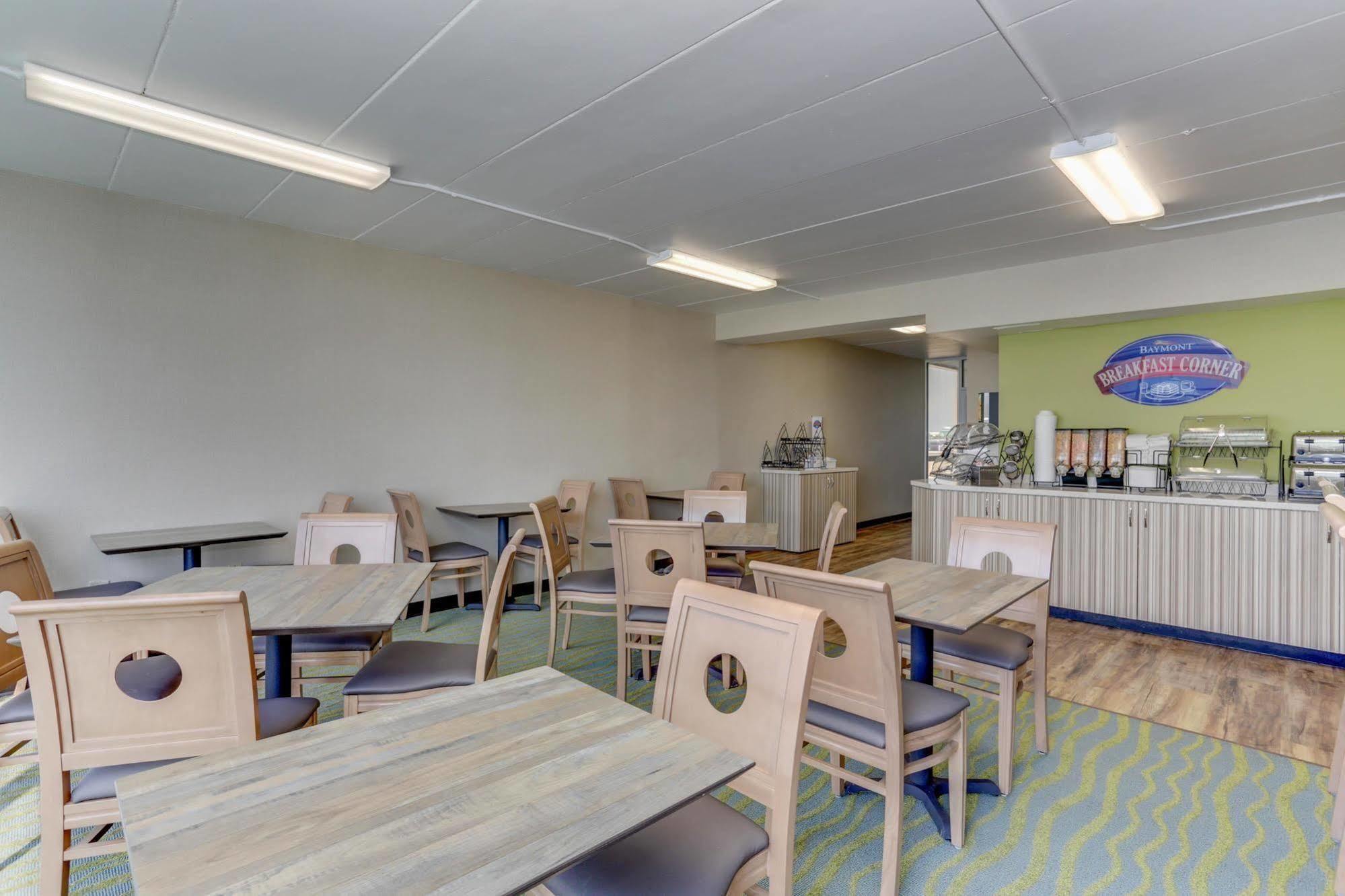 Baymont By Wyndham Virginia Beach Oceanfront Exterior photo